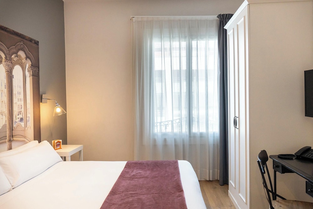 Mesón Castilla Atiram Hotel — Hotel rooms in Barcelona, Catalonia