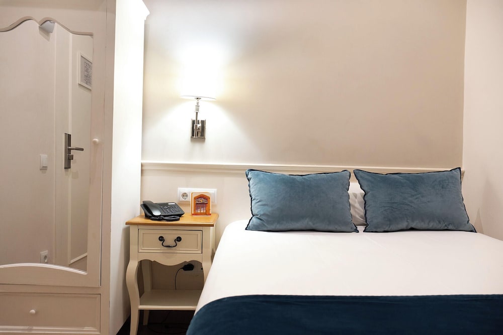 Mesón Castilla Atiram Hotel — Hotel rooms in Barcelona, Catalonia