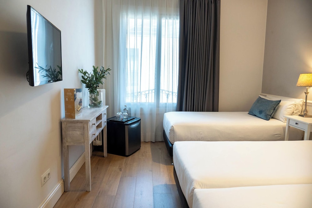 Mesón Castilla Atiram Hotel — Hotel rooms in Barcelona, Catalonia