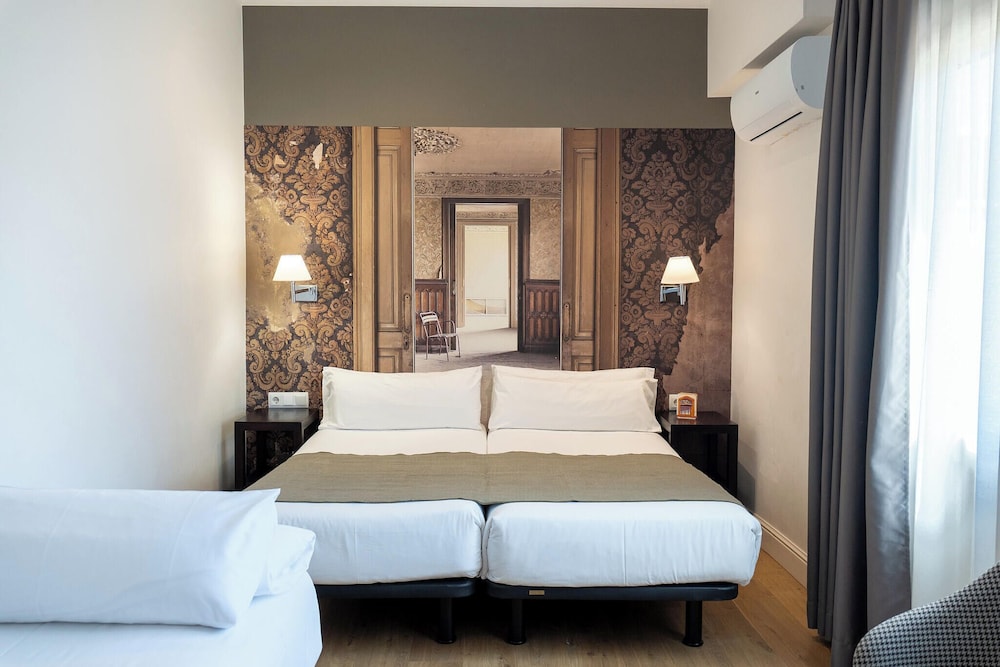 Mesón Castilla Atiram Hotel — Hotel rooms in Barcelona, Catalonia