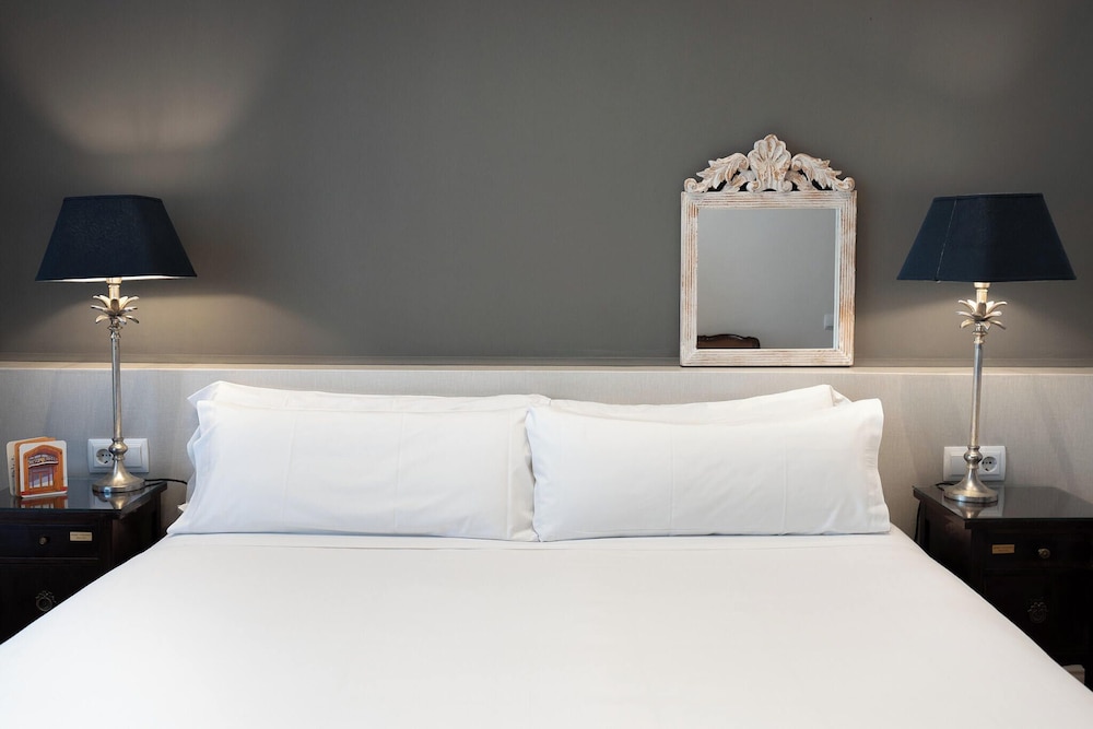 Mesón Castilla Atiram Hotel — Hotel rooms in Barcelona, Catalonia