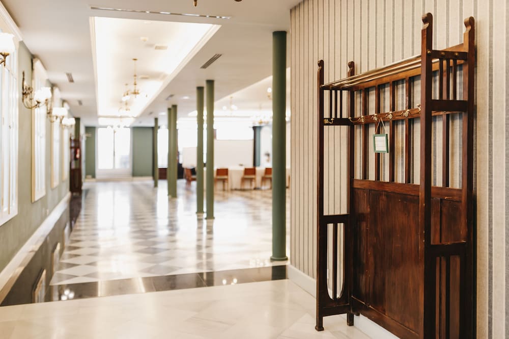 Oriente Atiram — Hotel building in Barcelona, Catalonia
