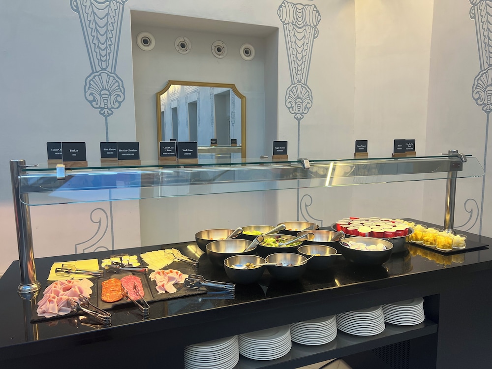 Oriente Atiram — Restaurant & bars in Barcelona, Catalonia