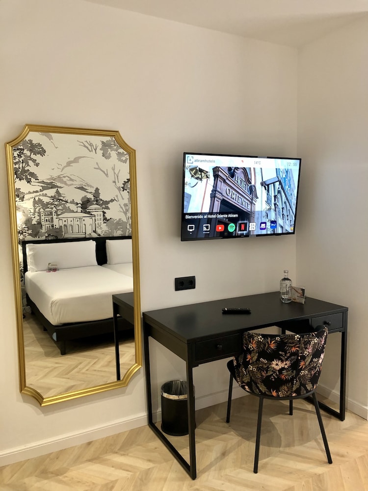 Oriente Atiram — Hotel rooms in Barcelona, Catalonia