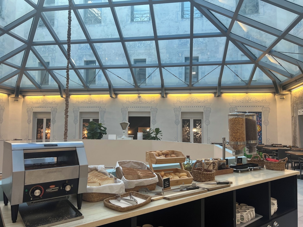 Oriente Atiram — Restaurant & bars in Barcelona, Catalonia