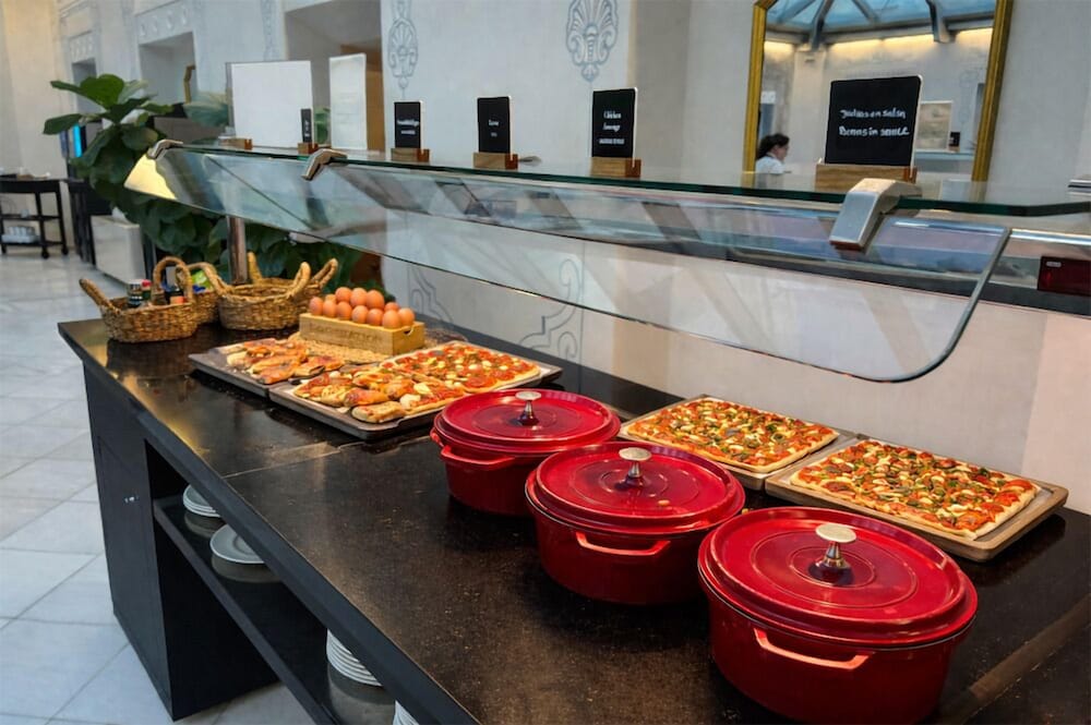 Oriente Atiram — Restaurant & bars in Barcelona, Catalonia