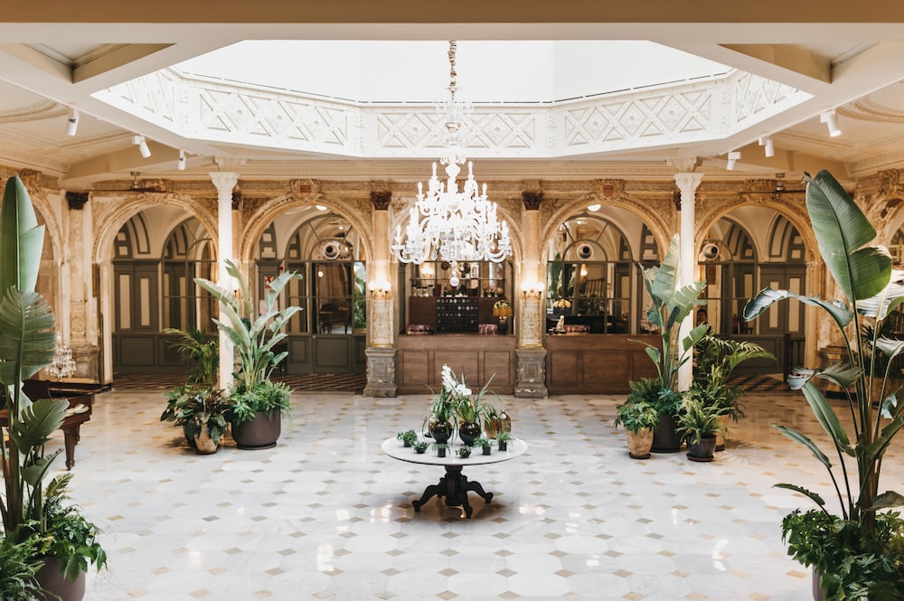 Oriente Atiram — Hotel building in Barcelona, Catalonia