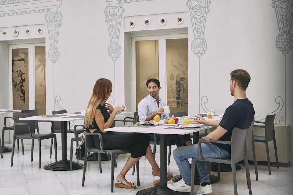 Oriente Atiram — Restaurant & bars in Barcelona, Catalonia