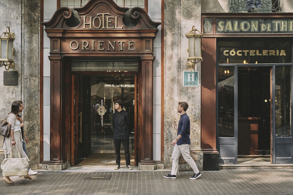 Oriente Atiram — Hotel building in Barcelona, Catalonia