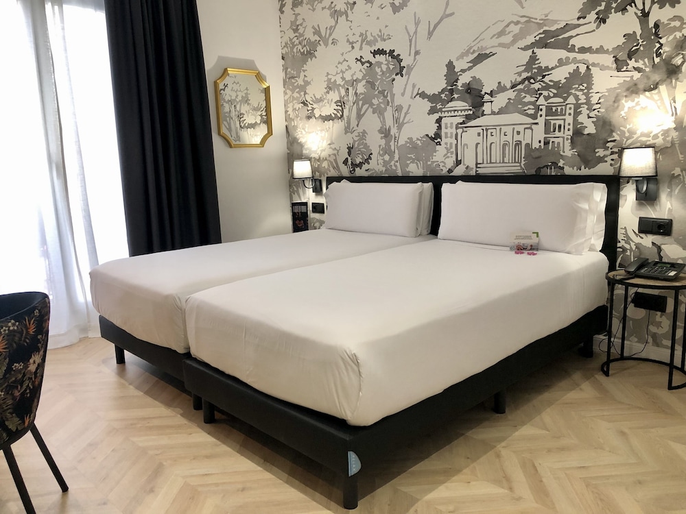 Oriente Atiram — Hotel rooms in Barcelona, Catalonia