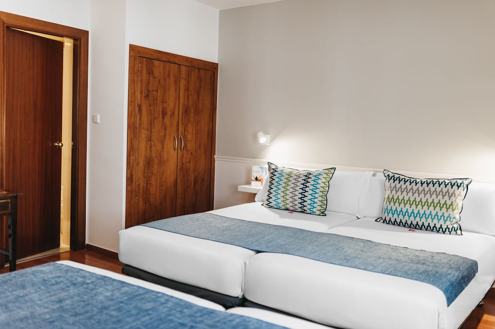 Oriente Atiram — Hotel rooms in Barcelona, Catalonia
