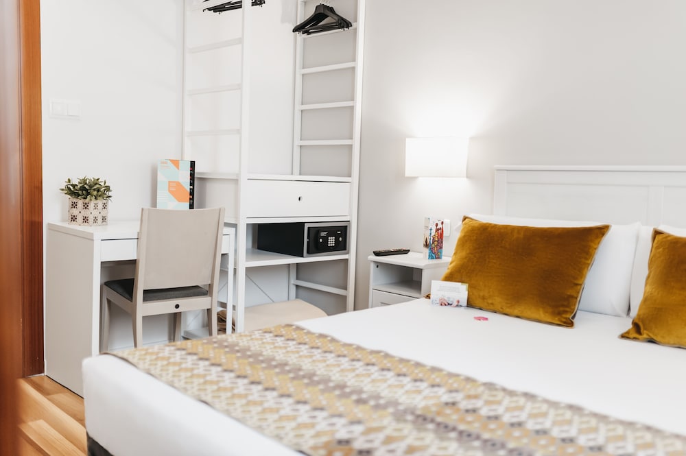 Oriente Atiram — Hotel rooms in Barcelona, Catalonia