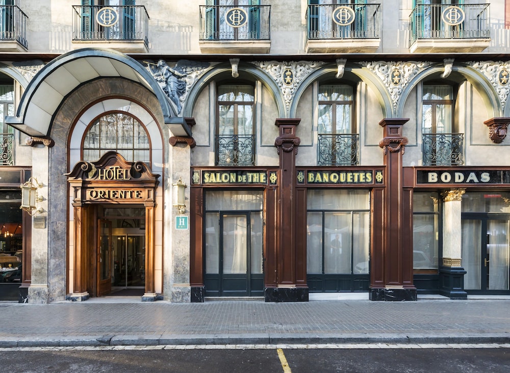 Oriente Atiram — Main photo in Barcelona, Catalonia