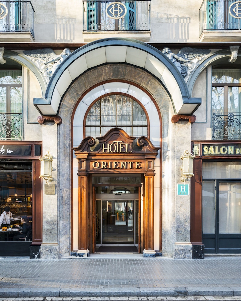 Oriente Atiram — Hotel building in Barcelona, Catalonia