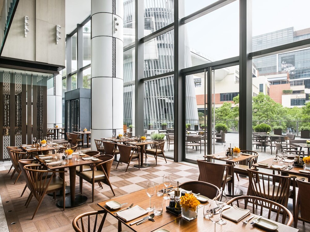 Cordis Shanghai Hongqiao — Restaurant & bars in Shanghai, Shanghai