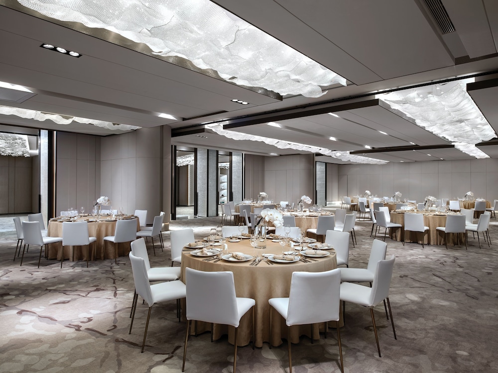 Cordis Shanghai Hongqiao — Restaurant & bars in Shanghai, Shanghai