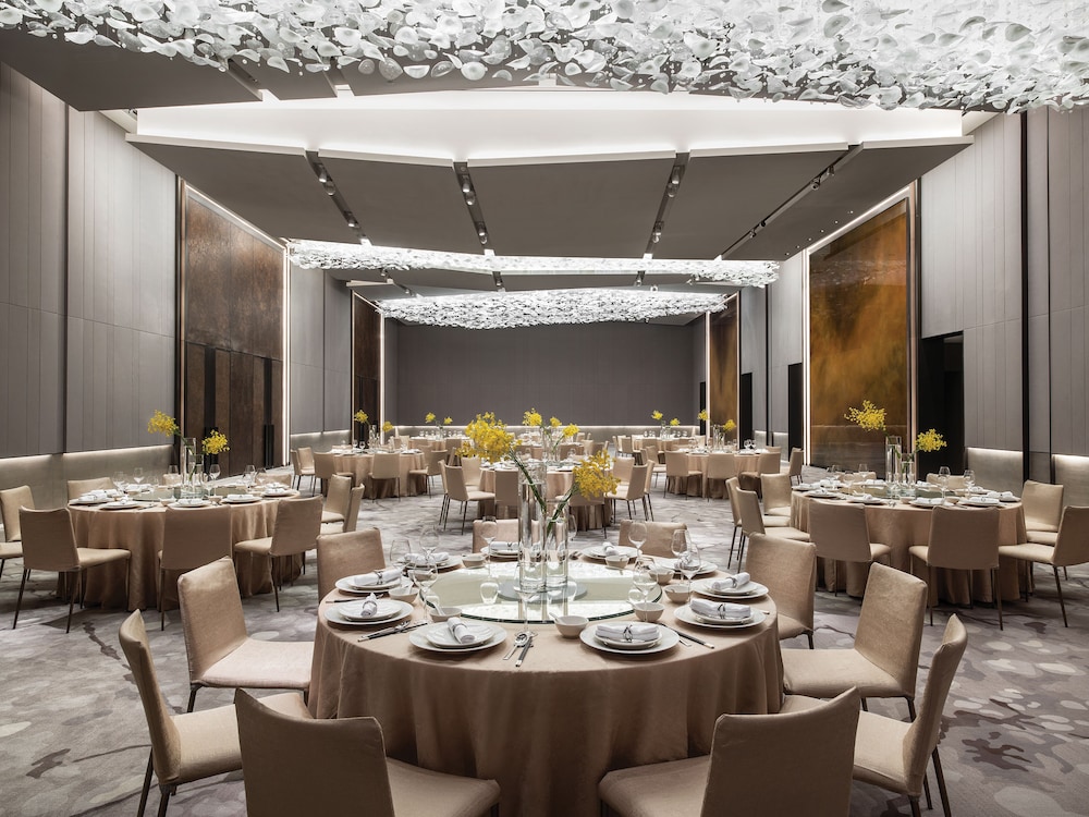 Cordis Shanghai Hongqiao — Restaurant & bars in Shanghai, Shanghai
