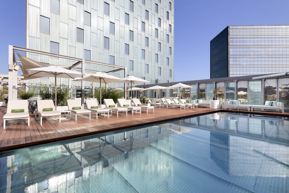 Melia Barcelona Sky — Swimming pool in Barcelona, Catalonia