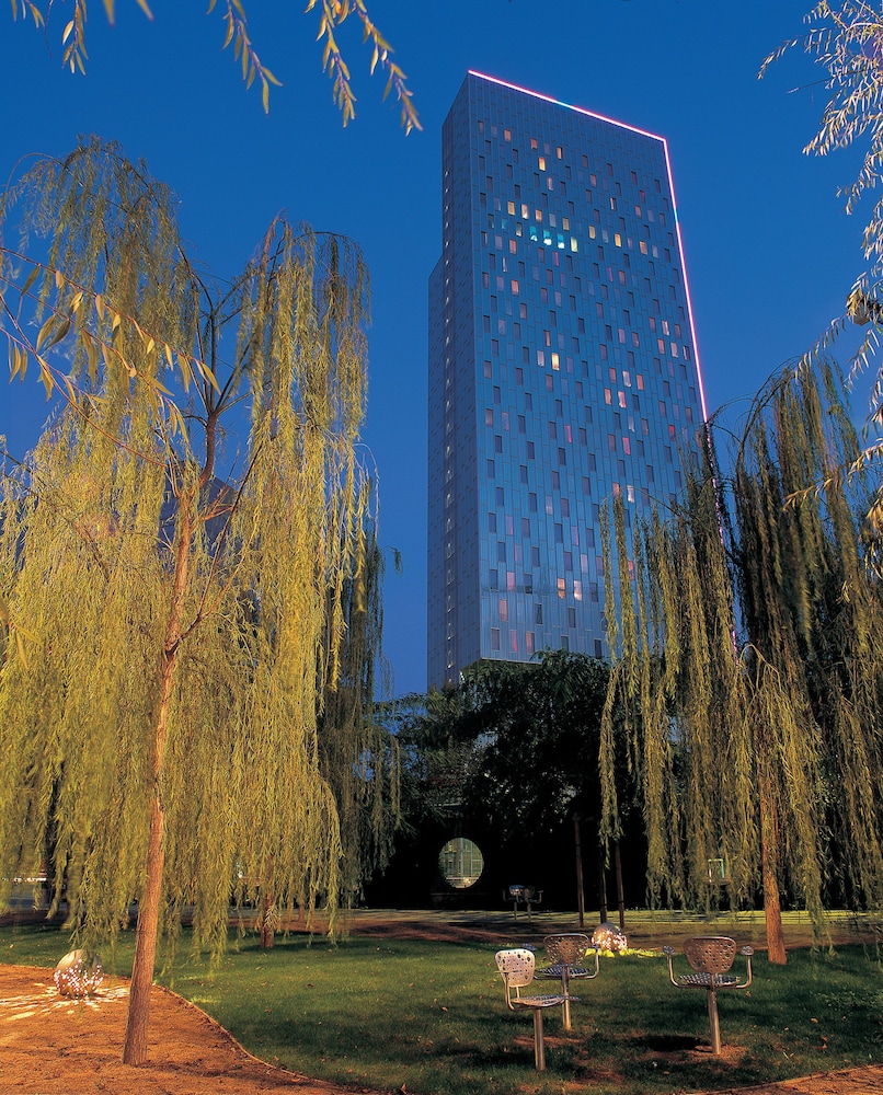 Melia Barcelona Sky — Hotel building in Barcelona, Catalonia