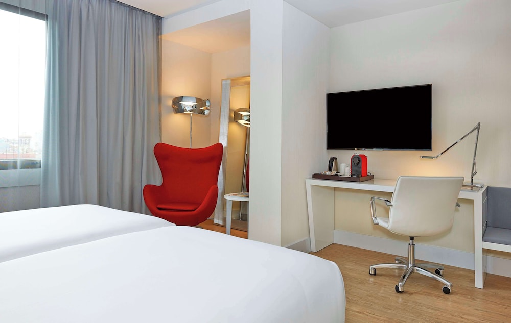 NH Collection Barcelona Gran Hotel Calderón — Hotel rooms in Barcelona, Catalonia