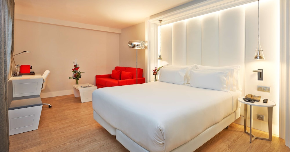 NH Collection Barcelona Gran Hotel Calderón — Hotel rooms in Barcelona, Catalonia