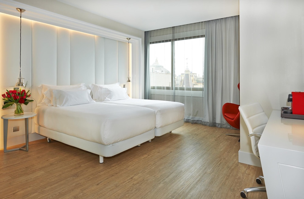 NH Collection Barcelona Gran Hotel Calderón — Hotel rooms in Barcelona, Catalonia