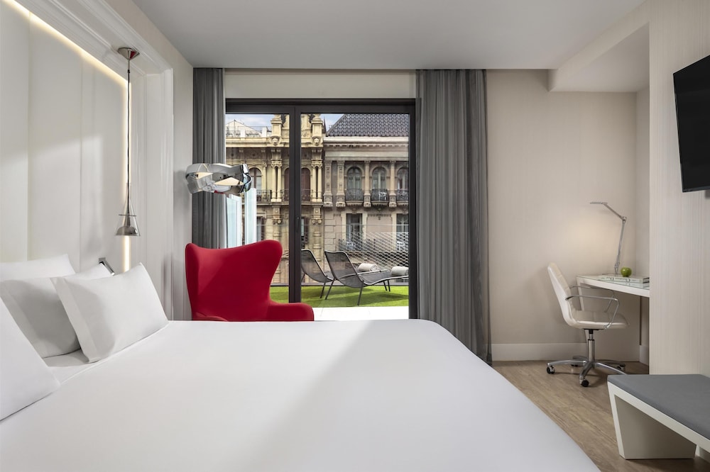 NH Collection Barcelona Gran Hotel Calderón — Hotel rooms in Barcelona, Catalonia
