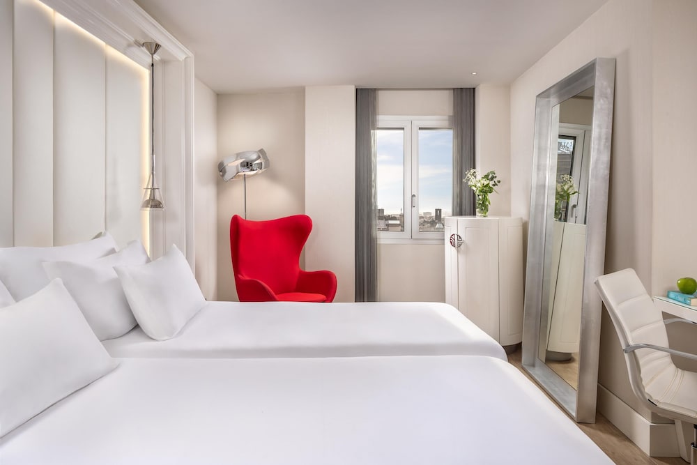 NH Collection Barcelona Gran Hotel Calderón — Hotel rooms in Barcelona, Catalonia