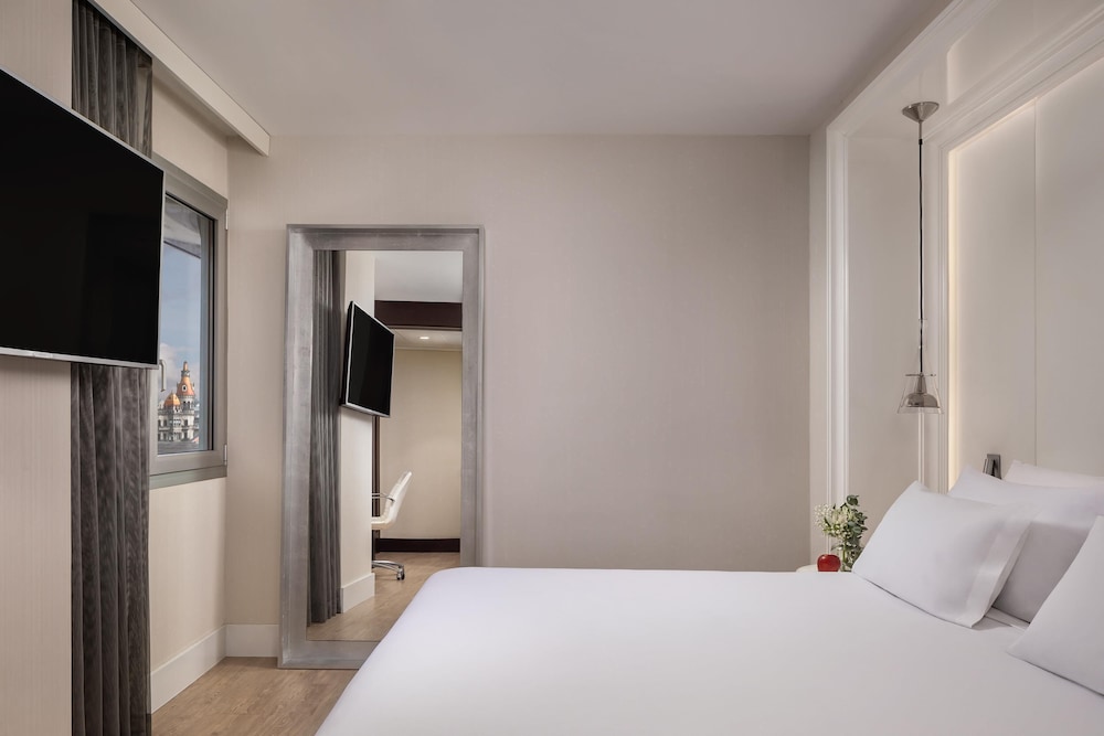 NH Collection Barcelona Gran Hotel Calderón — Hotel rooms in Barcelona, Catalonia