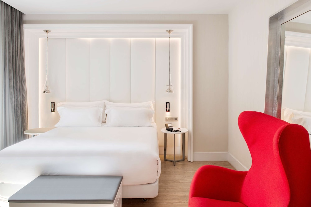 NH Collection Barcelona Gran Hotel Calderón — Hotel rooms in Barcelona, Catalonia