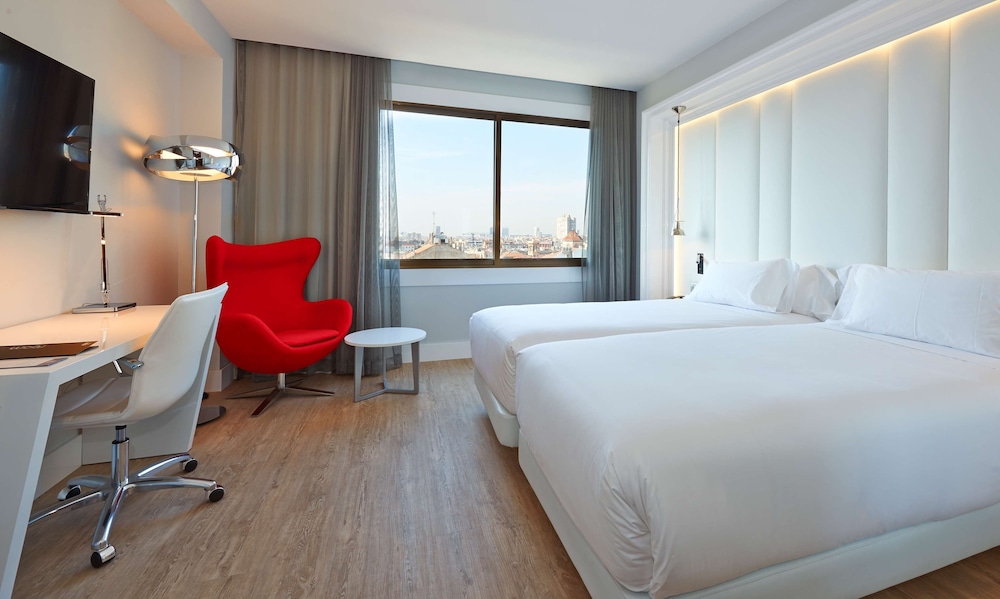 NH Collection Barcelona Gran Hotel Calderón — Hotel rooms in Barcelona, Catalonia