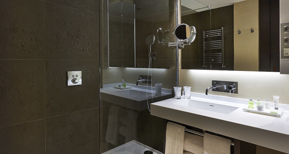 NH Collection Barcelona Gran Hotel Calderón — Hotel rooms in Barcelona, Catalonia