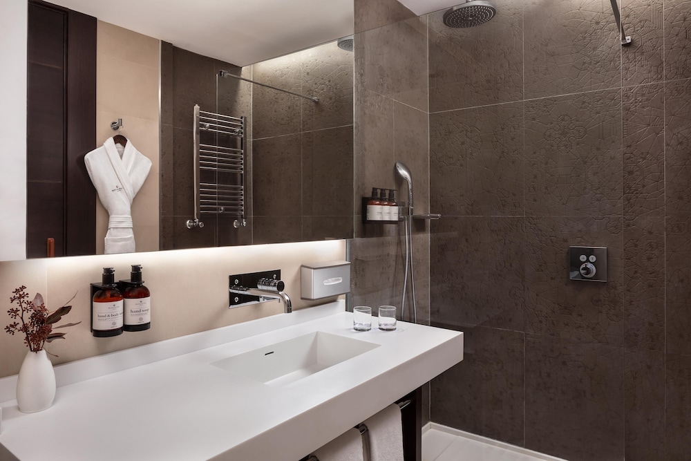 NH Collection Barcelona Gran Hotel Calderón — Hotel rooms in Barcelona, Catalonia