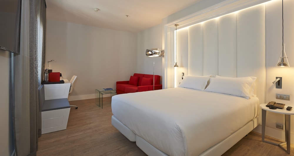NH Collection Barcelona Gran Hotel Calderón — Hotel rooms in Barcelona, Catalonia