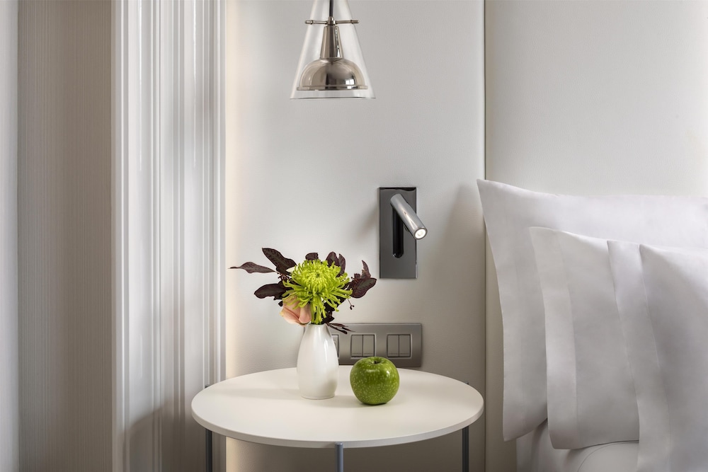 NH Collection Barcelona Gran Hotel Calderón — Hotel rooms in Barcelona, Catalonia