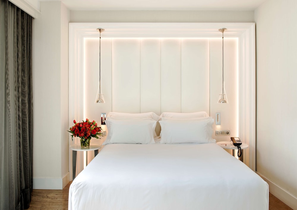 NH Collection Barcelona Gran Hotel Calderón — Hotel rooms in Barcelona, Catalonia