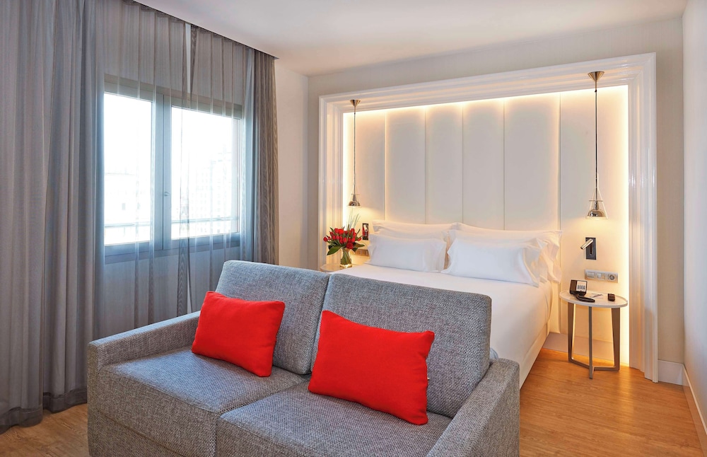 NH Collection Barcelona Gran Hotel Calderón — Hotel rooms in Barcelona, Catalonia