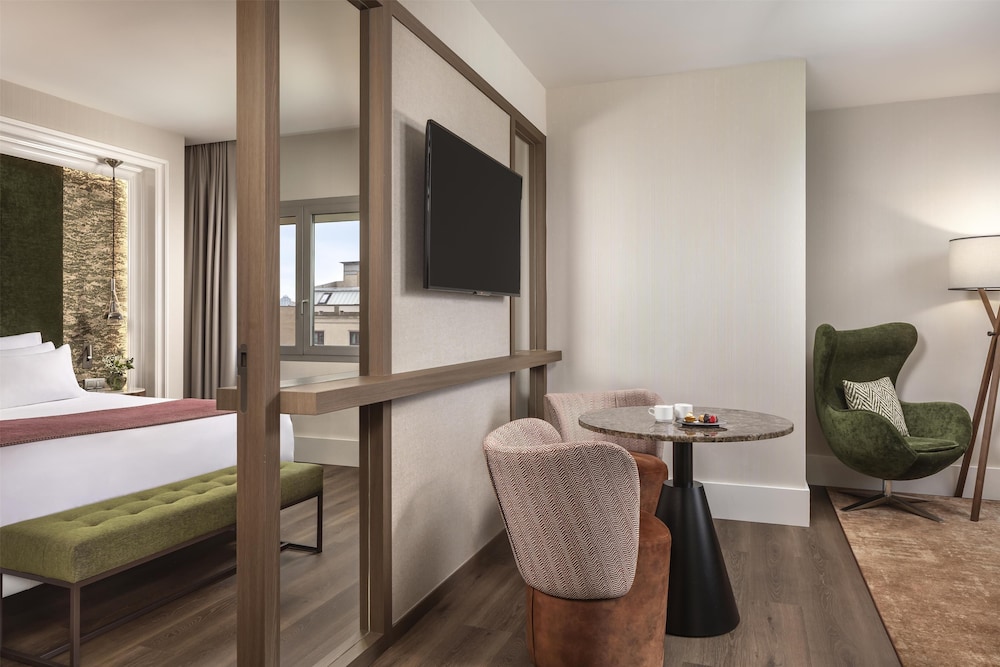NH Collection Barcelona Gran Hotel Calderón — Hotel rooms in Barcelona, Catalonia