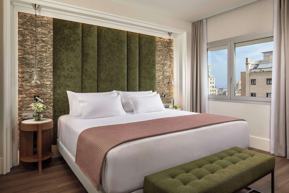 NH Collection Barcelona Gran Hotel Calderón — Hotel rooms in Barcelona, Catalonia