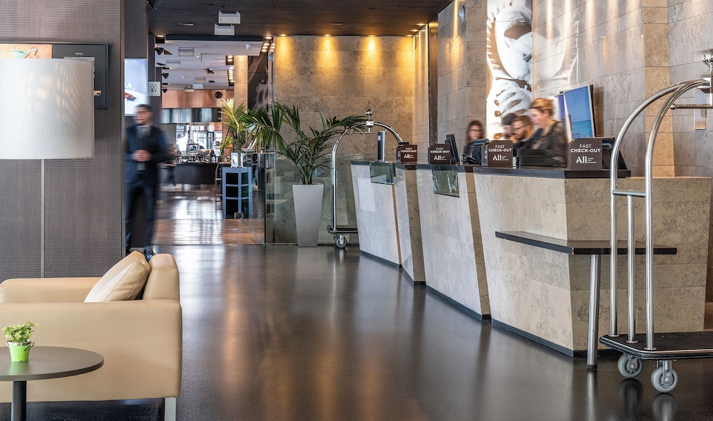 Novotel Barcelona City — Restaurant & bars in Barcelona, Catalonia