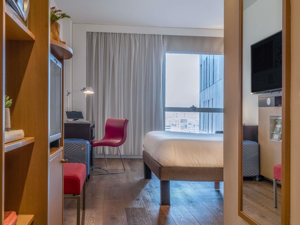 Novotel Barcelona City — Hotel rooms in Barcelona, Catalonia