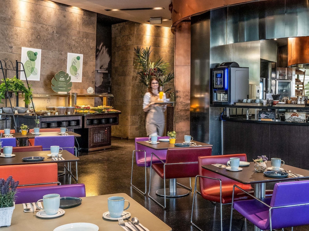 Novotel Barcelona City — Restaurant & bars in Barcelona, Catalonia