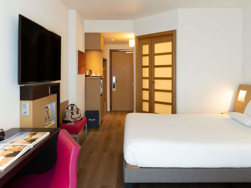 Novotel Barcelona City — Hotel rooms in Barcelona, Catalonia