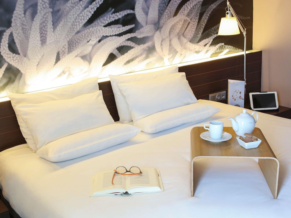 Novotel Barcelona City — Hotel rooms in Barcelona, Catalonia