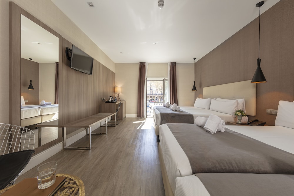 Hotel Oasis — Hotel rooms in Barcelona, Catalonia