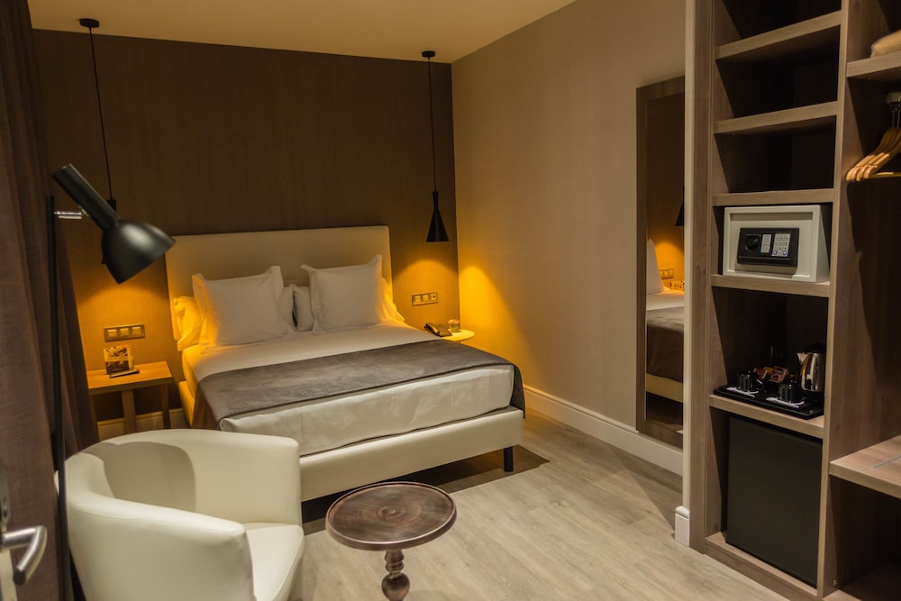 Hotel Oasis — Hotel rooms in Barcelona, Catalonia
