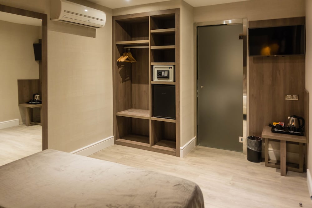 Hotel Oasis — Hotel rooms in Barcelona, Catalonia