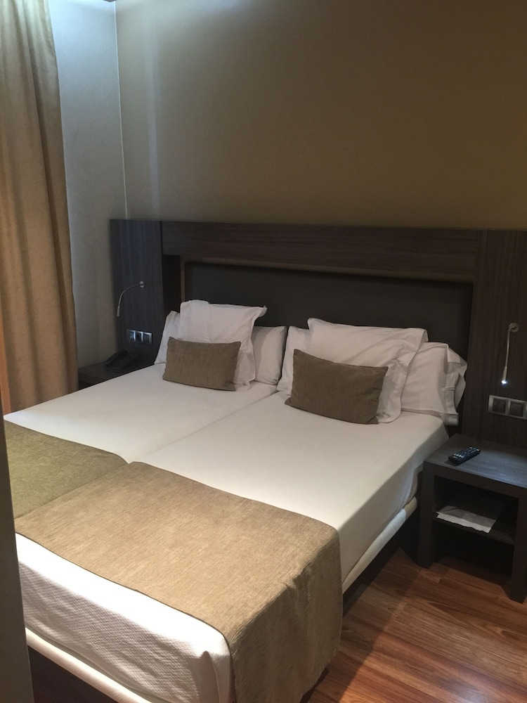 Hotel Oasis — Hotel rooms in Barcelona, Catalonia