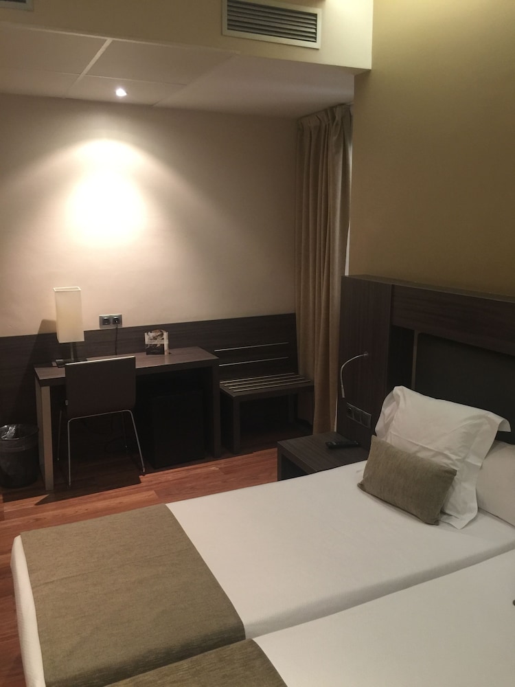 Hotel Oasis — Hotel rooms in Barcelona, Catalonia
