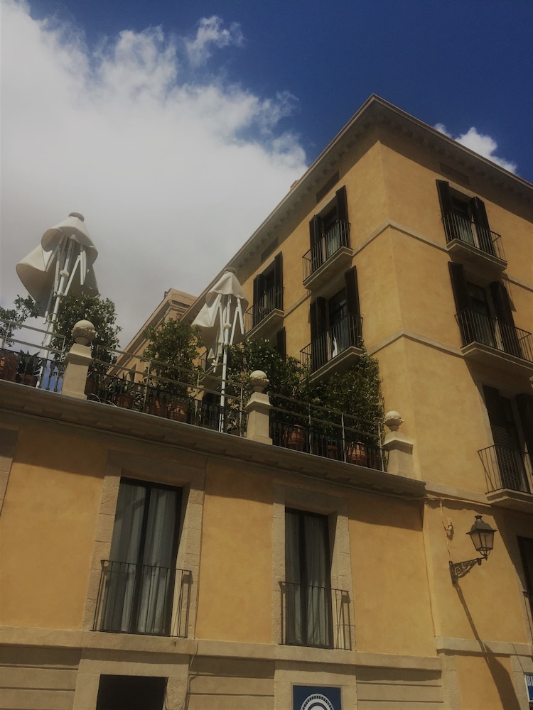 Hotel Oasis — Hotel building in Barcelona, Catalonia